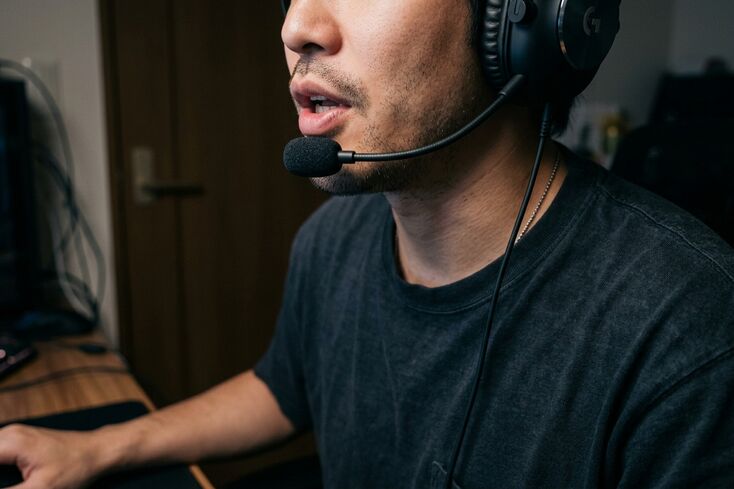 オンラインゲーム中の深夜ボイスチャットで眠れない時は？夜中の話し声を抑える対策と二人で決めるルール