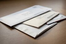 同棲相手が郵便物を隠す理由とは？借金を疑うサインと自然な聞き方