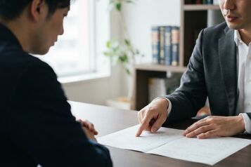 別居中に相手の勤務先が変わったらどうする？確認方法と弁護士に相談するケースを解説 