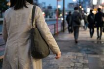 配偶者が通勤経路を急に変えた理由とは？会社の事情と浮気を疑う前の確認ポイント