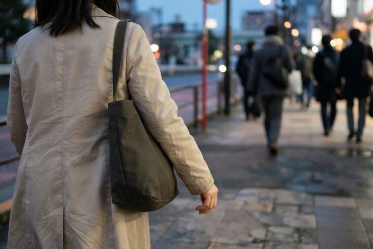 配偶者が通勤経路を急に変えた理由とは？会社の事情と浮気を疑う前の確認ポイント